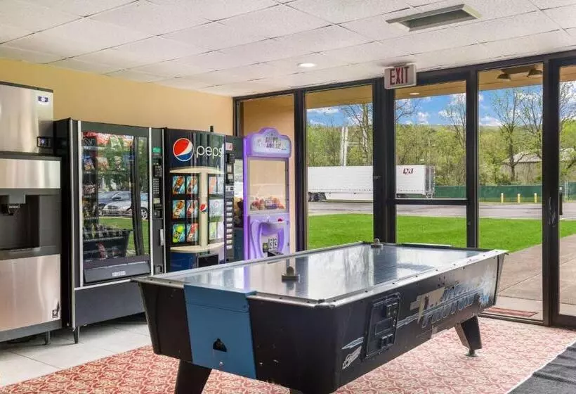 ホテル Fairmount Inn & Suites   Stroudsburg, Poconos