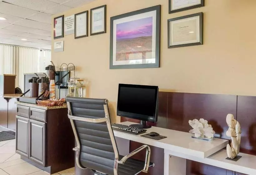 ホテル Fairmount Inn & Suites   Stroudsburg, Poconos