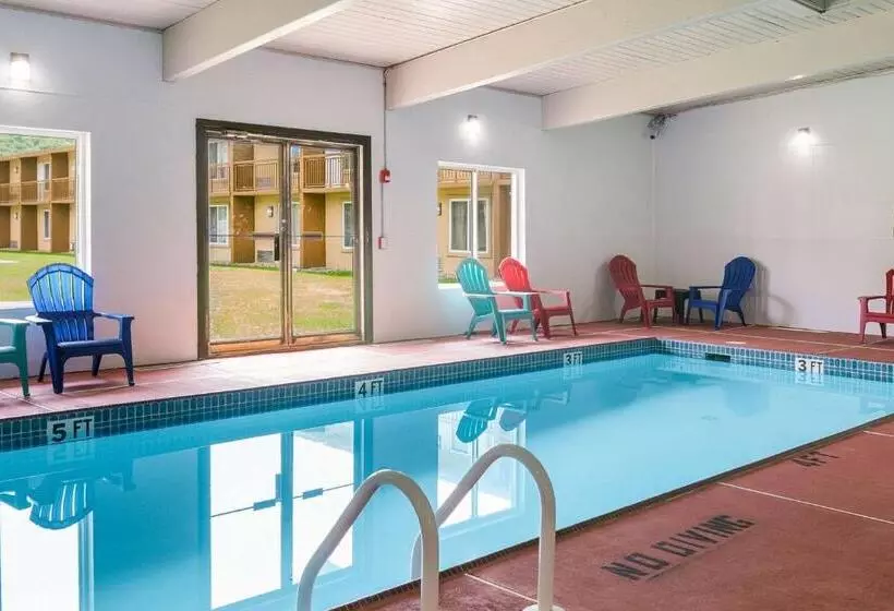 ホテル Fairmount Inn & Suites   Stroudsburg, Poconos