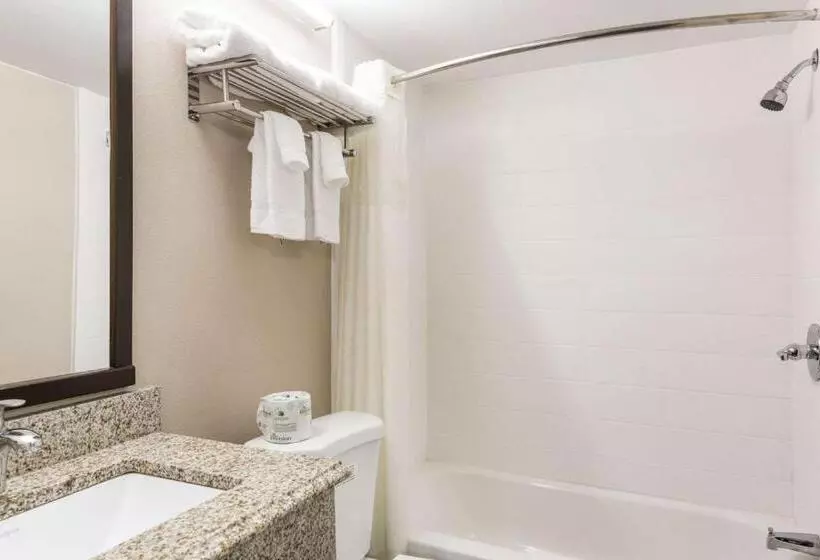 ホテル Fairmount Inn & Suites   Stroudsburg, Poconos