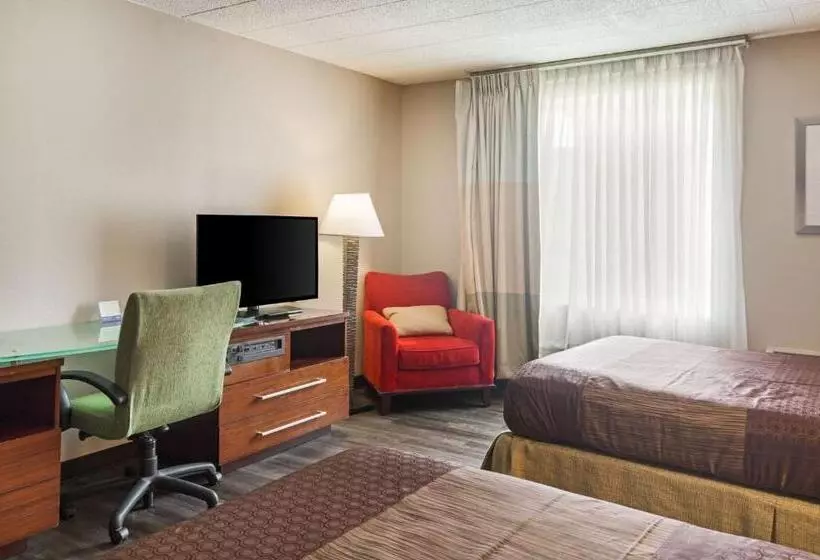 ホテル Fairmount Inn & Suites   Stroudsburg, Poconos