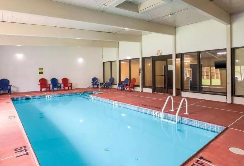 ホテル Fairmount Inn & Suites   Stroudsburg, Poconos