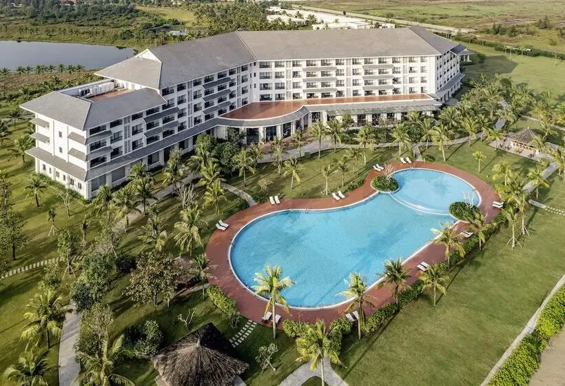 هتل Melia Vinpearl Cua Hoi Beach Resort