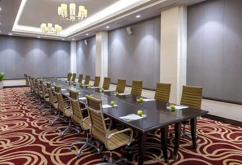 هتل Melia Vinpearl Cua Hoi Beach Resort