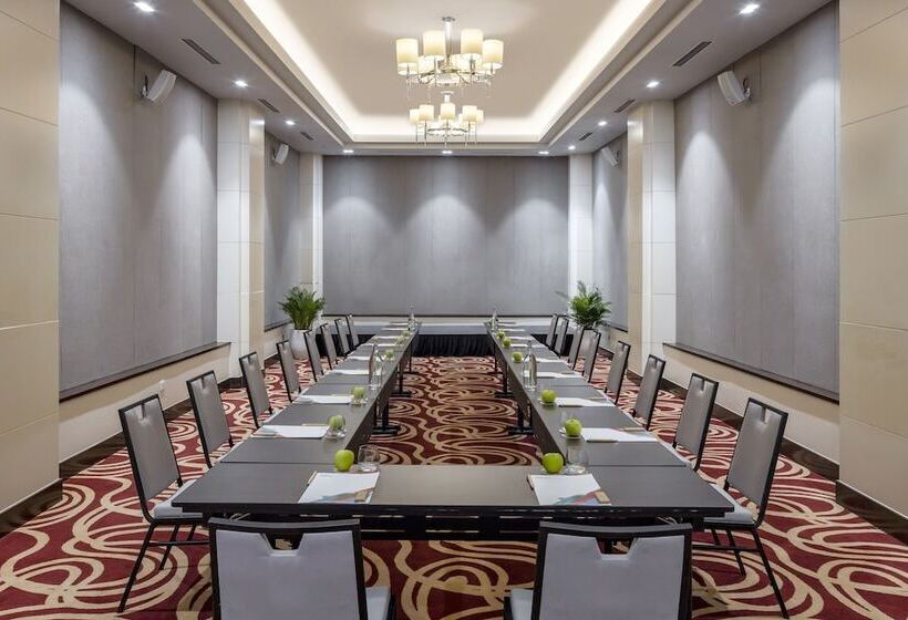 هتل Melia Vinpearl Cua Hoi Beach Resort