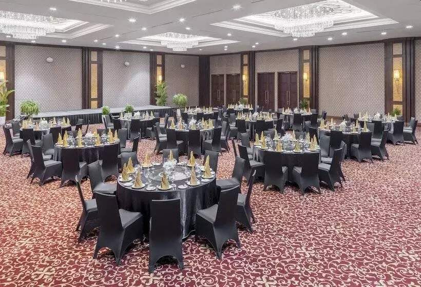 هتل Melia Vinpearl Cua Hoi Beach Resort