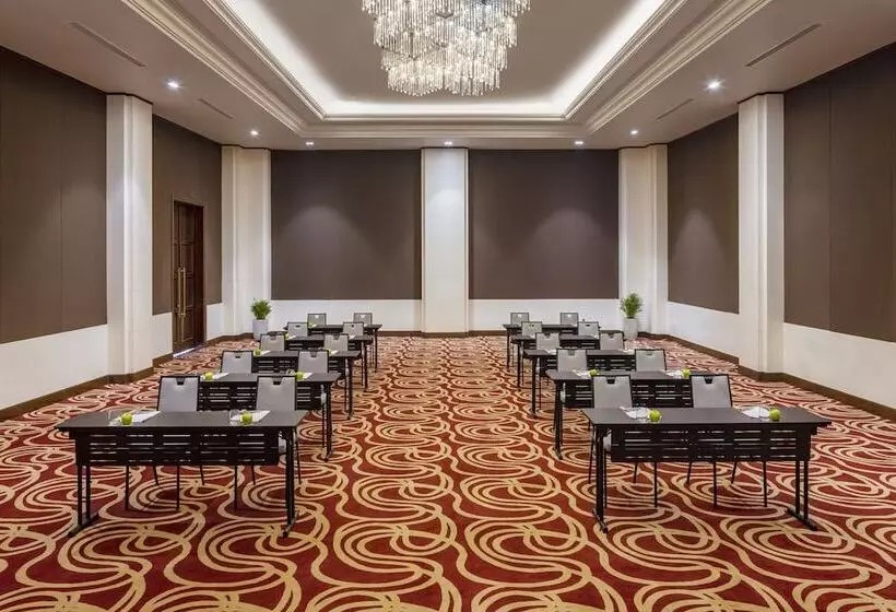 هتل Melia Vinpearl Cua Hoi Beach Resort