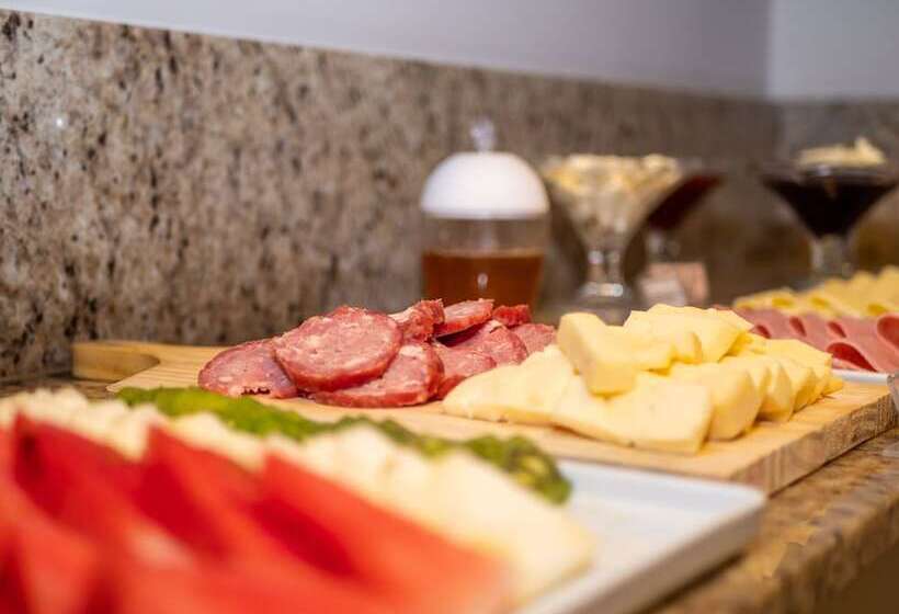 Отель Alameda Felice