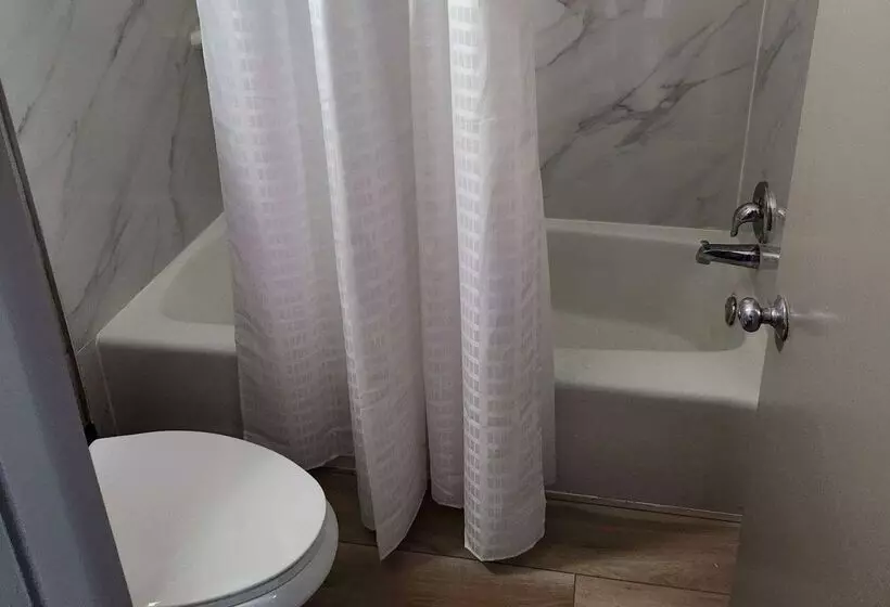 ホテル Days Inn By Wyndham Fort Pierce Midtown