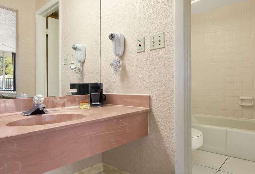 ホテル Days Inn By Wyndham Fort Pierce Midtown