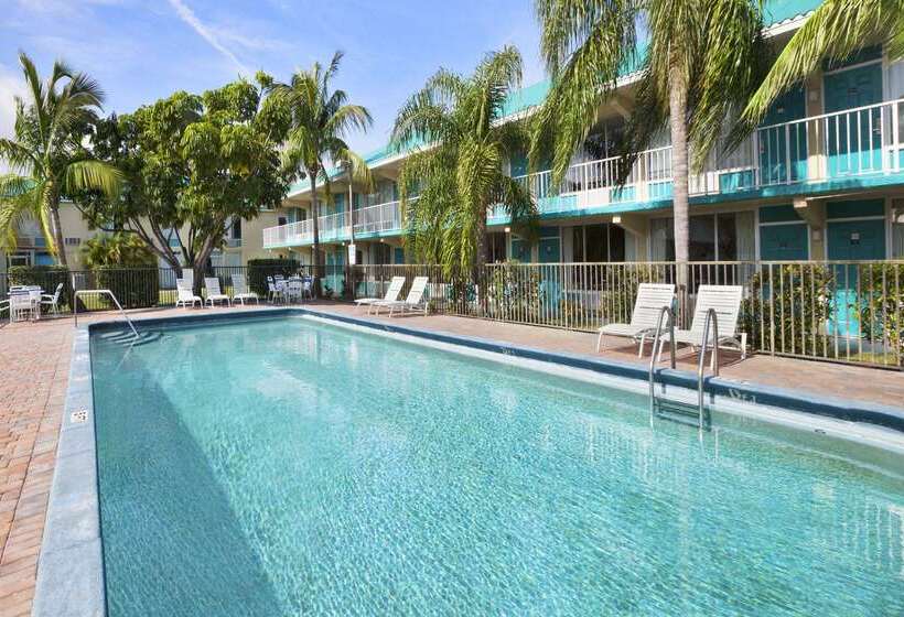 ホテル Days Inn By Wyndham Fort Pierce Midtown