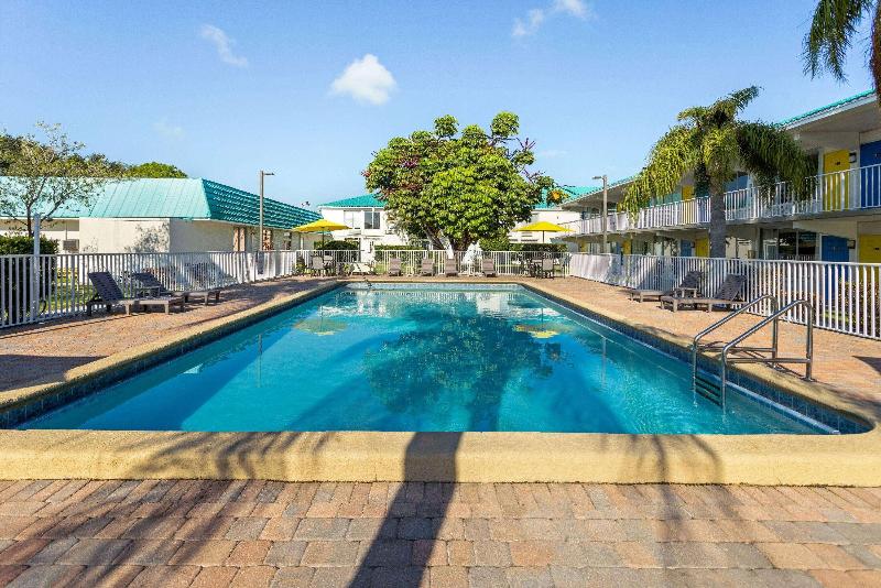 ホテル Days Inn By Wyndham Fort Pierce Midtown
