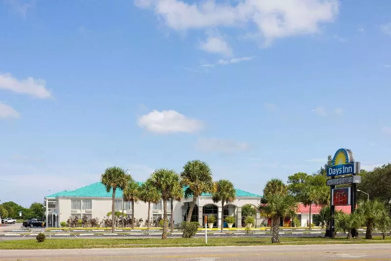 ホテル Days Inn By Wyndham Fort Pierce Midtown