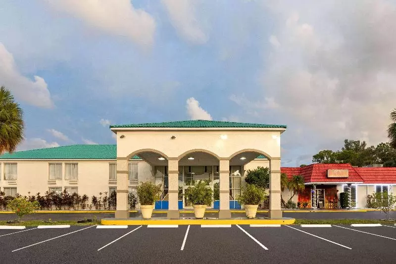 ホテル Days Inn By Wyndham Fort Pierce Midtown