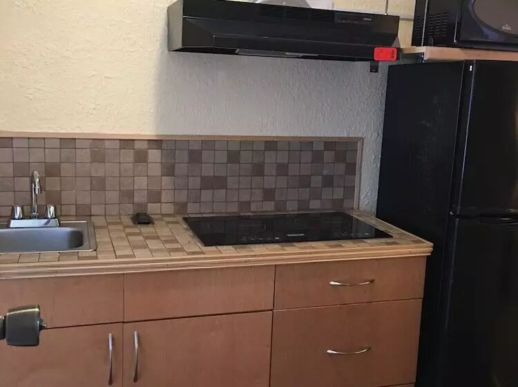 Hotelli Economy Lodge