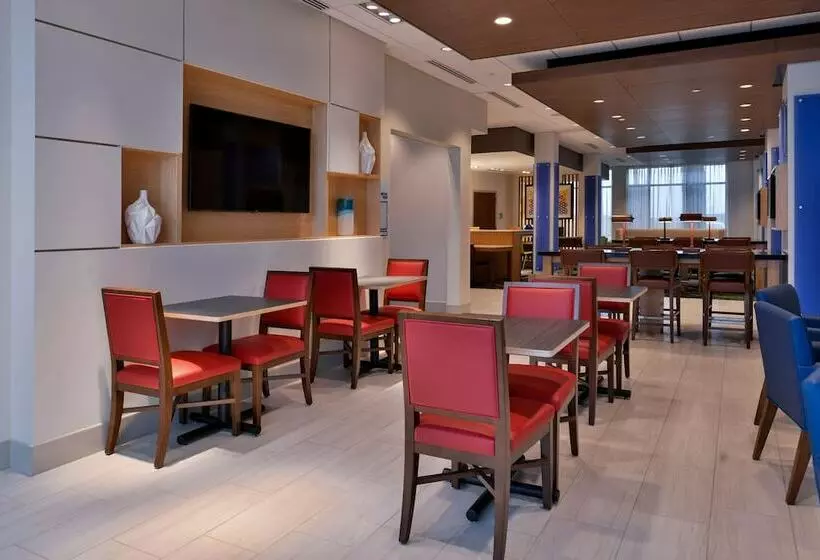 Hotelli Holiday Inn Express & Suites   Marshalltown, An Ihg