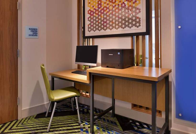 호텔 Holiday Inn Express & Suites Marshalltown, An Ihg