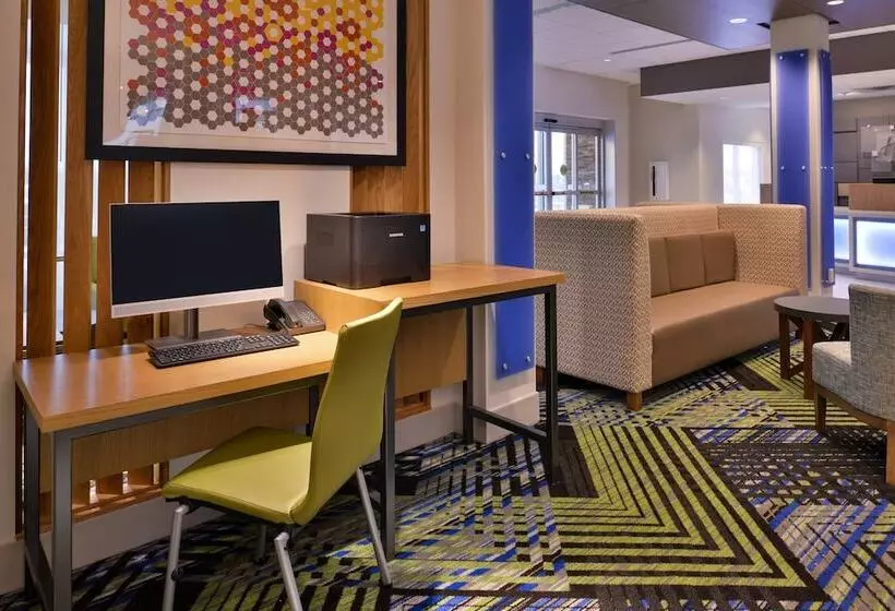 Hotelli Holiday Inn Express & Suites   Marshalltown, An Ihg