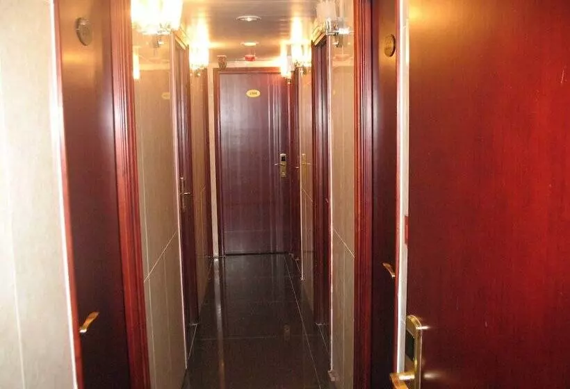 هتل Oriental Pearl Budget