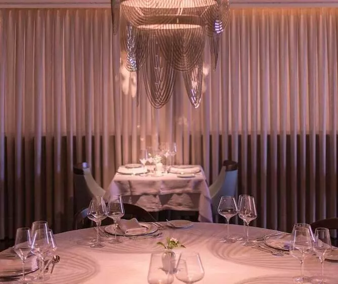 Vogal Luxury Beach Hotel & Spa