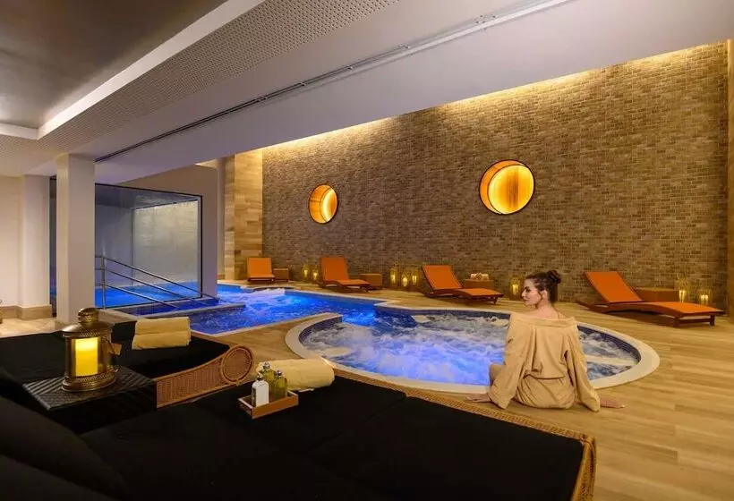 Vogal Luxury Beach Hotel & Spa