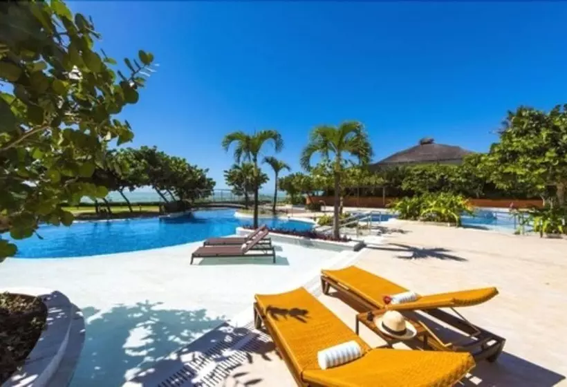 Vogal Luxury Beach Hotel & Spa