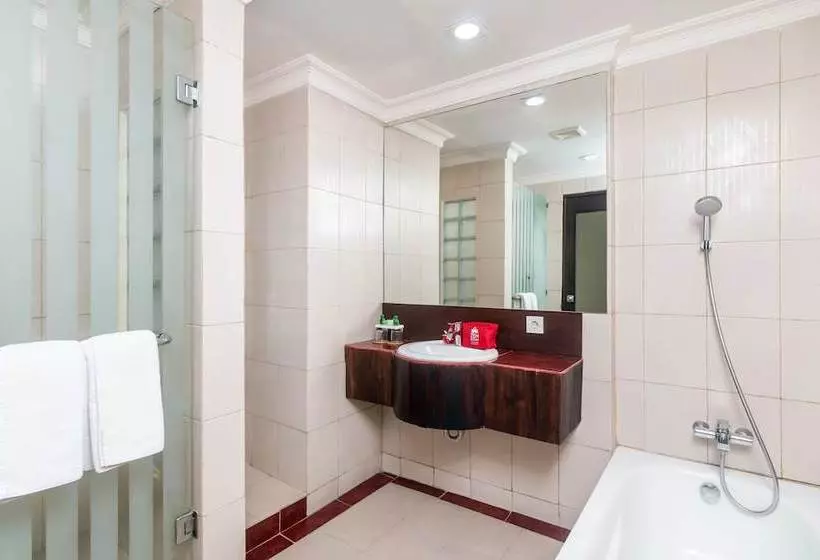 ホテル Zen Rooms Legian Melasti