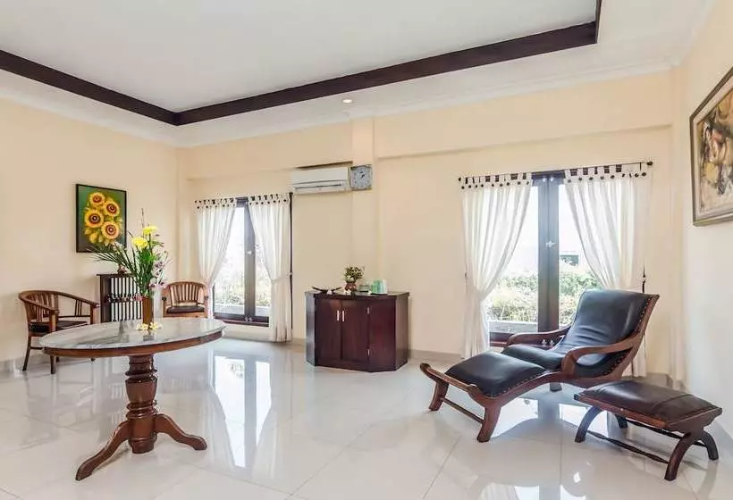 ホテル Zen Rooms Legian Melasti