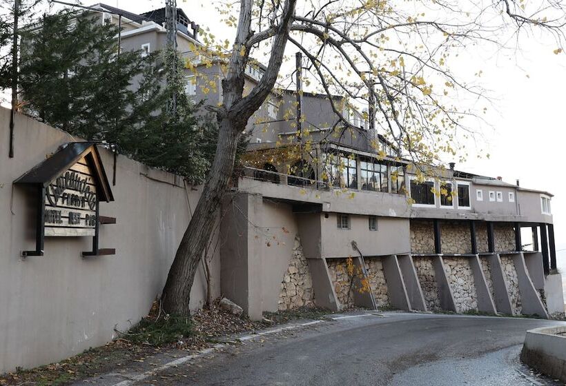 تختخواب و صبحانه Chateau Deau Faraya