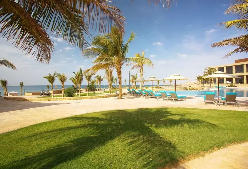 هتل Golden Tulip Sharma Resort