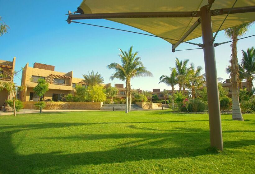 هتل Golden Tulip Sharma Resort