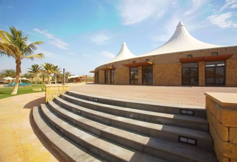 هتل Golden Tulip Sharma Resort