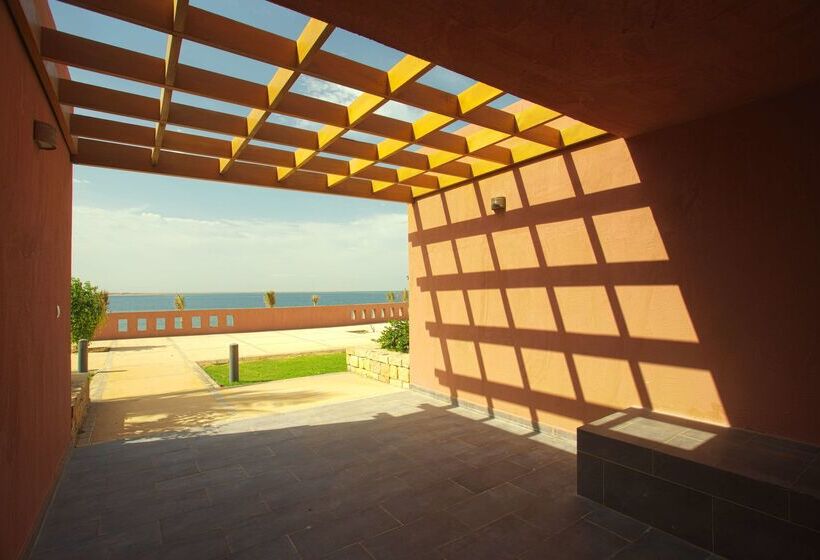 هتل Golden Tulip Sharma Resort