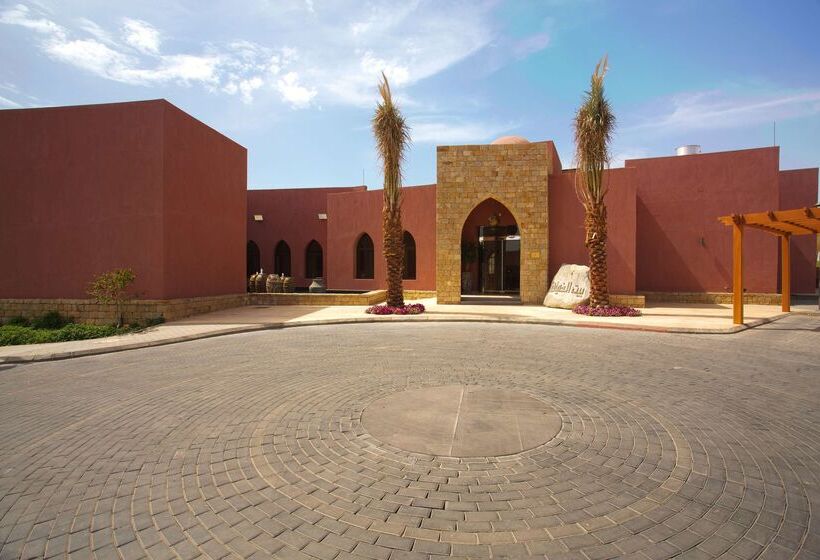 هتل Golden Tulip Sharma Resort