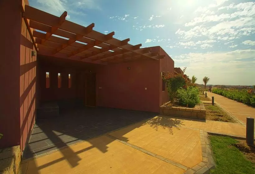 هتل Golden Tulip Sharma Resort