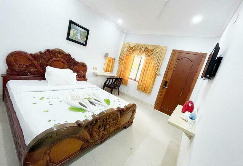 בית מלון כפרי The Secret Garden At Otres Beach