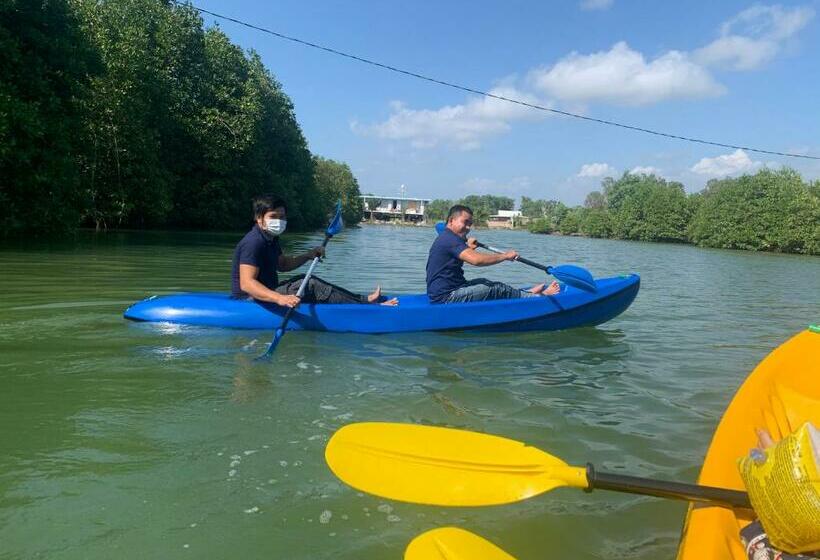 בית מלון כפרי The Secret Garden At Otres Beach