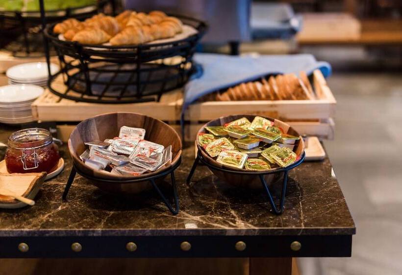 Aurico Kata Resort & Spa   Sha Extra Plus