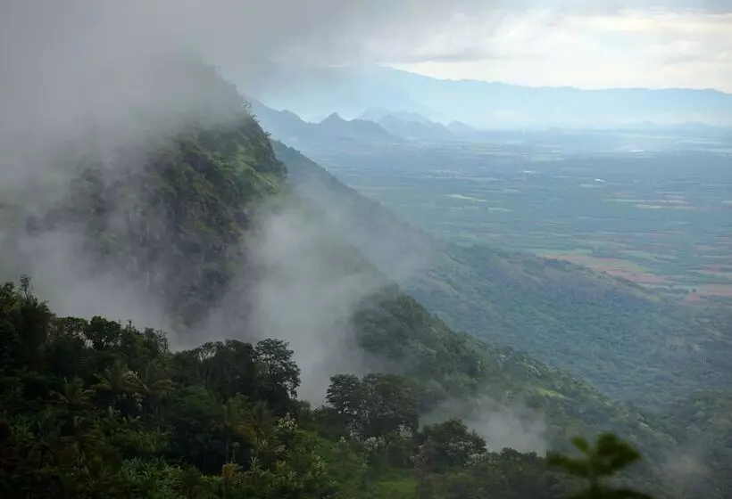 Hotelli Hills & Hues