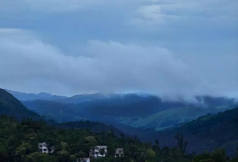 Hotelli Hills & Hues