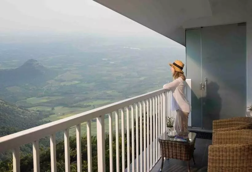 Hotelli Hills & Hues