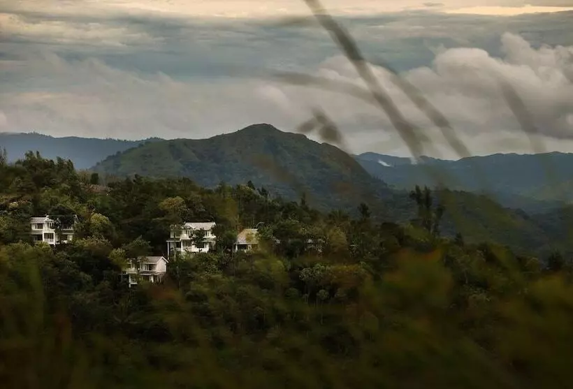 Hotelli Hills & Hues