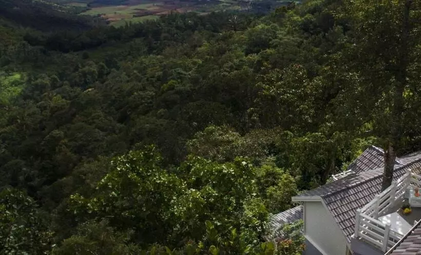 Hotelli Hills & Hues