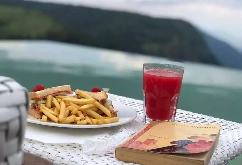 Hotelli Hills & Hues