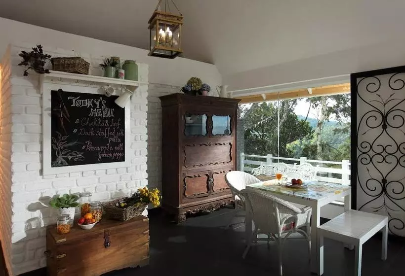 Hotelli Hills & Hues