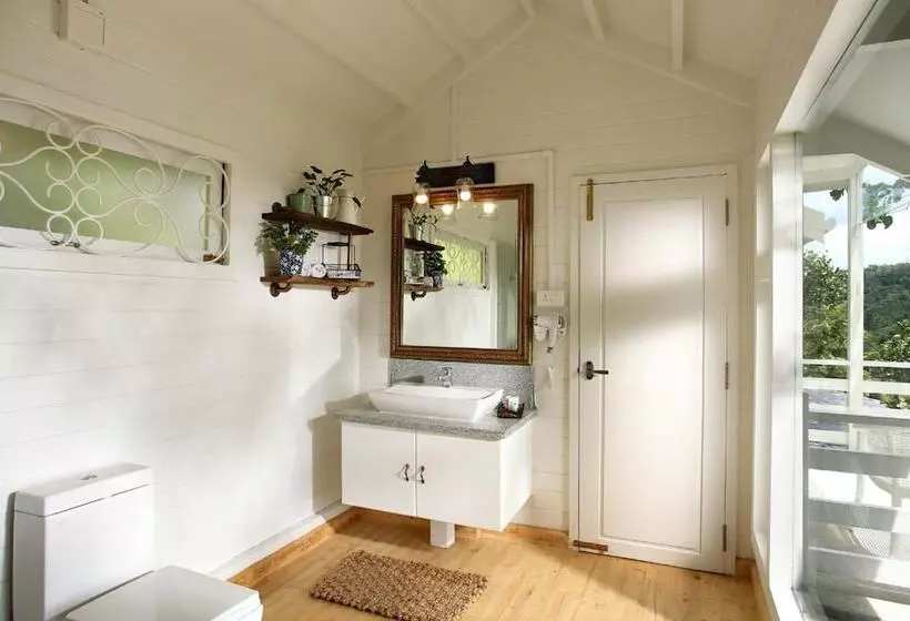 Hotelli Hills & Hues