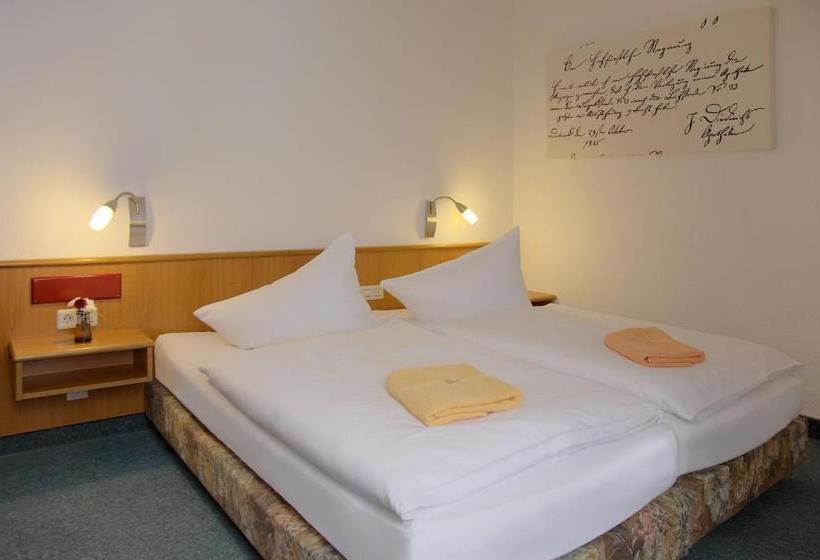 Пансион Adler Hotel Delitzsch