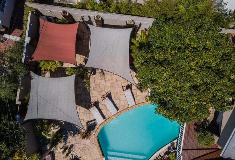 פנסיון African Breeze Guest House