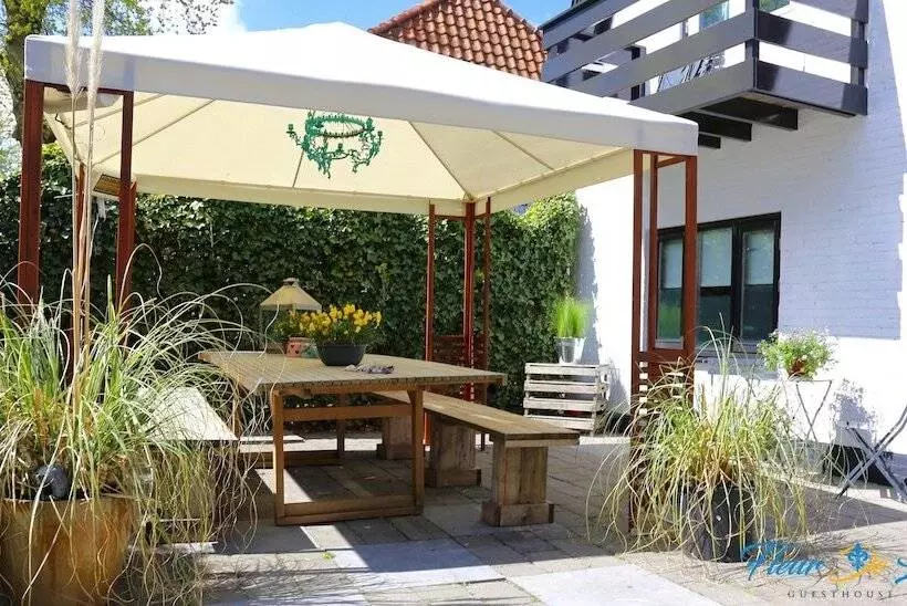 Majatalo Guesthouse Fleur De Lis