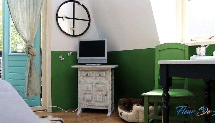 پانسیون Guesthouse Fleur De Lis